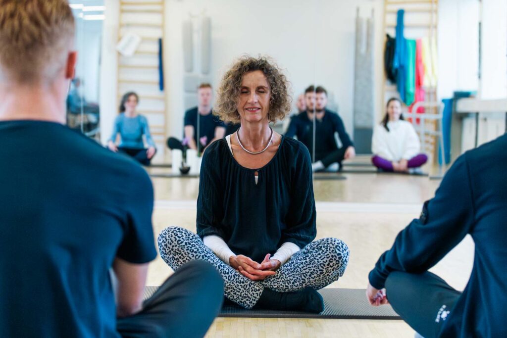 Kvinde i gang med mindfulness kursus
