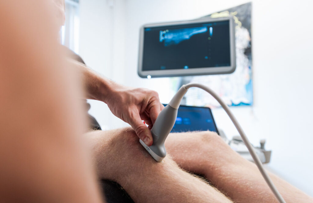 Patient modtager ultralydsscanning